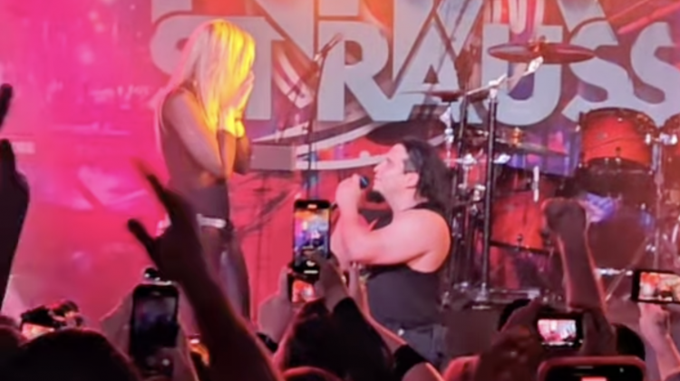 Nita Strauss proposal live 2023 1600x900, Mike Jakubow